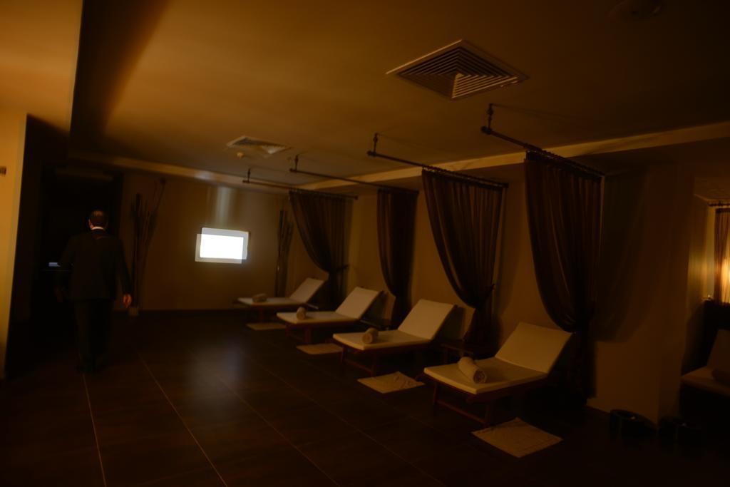 Anemon Grand Adana Otel Bagian luar foto