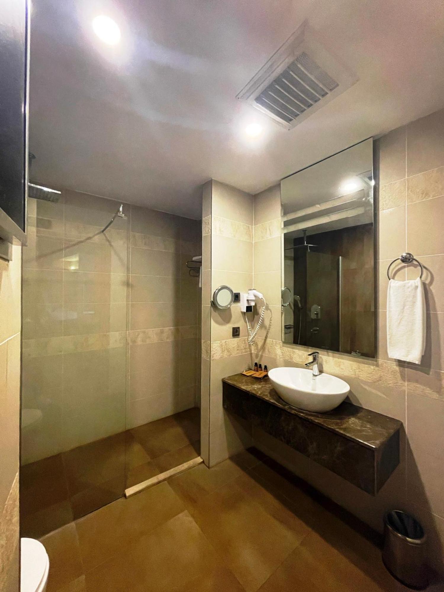 Anemon Grand Adana Otel Bagian luar foto
