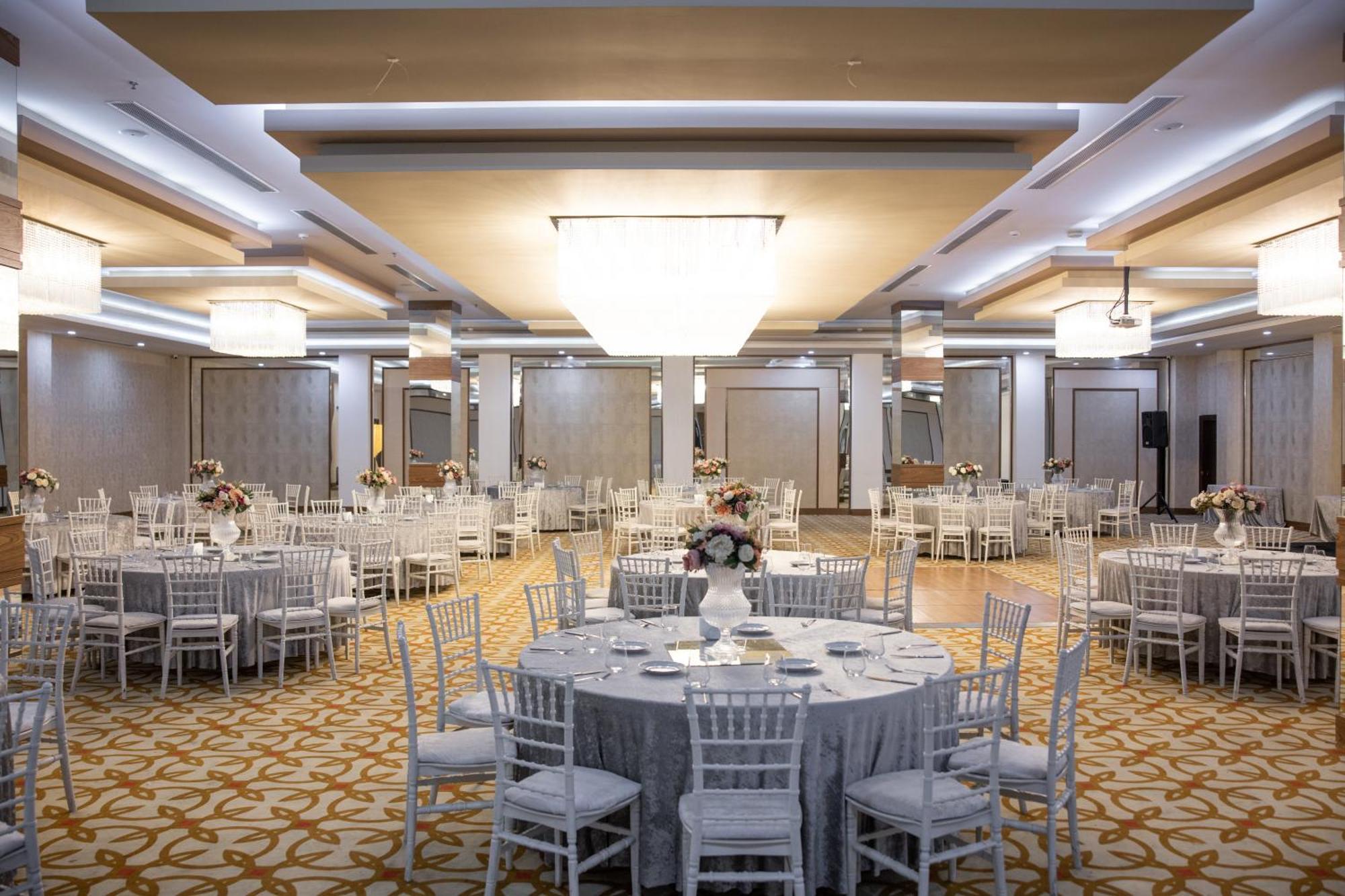 Anemon Grand Adana Otel Bagian luar foto