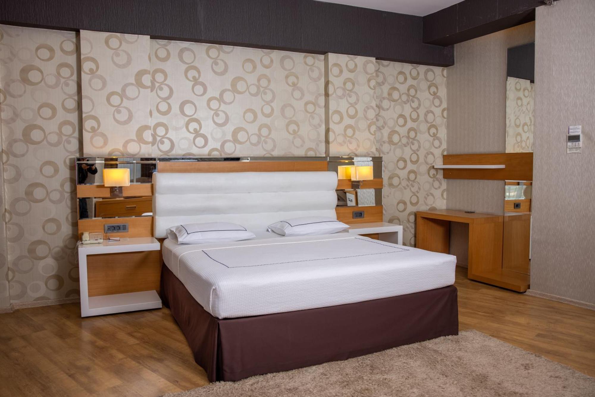 Anemon Grand Adana Otel Bagian luar foto